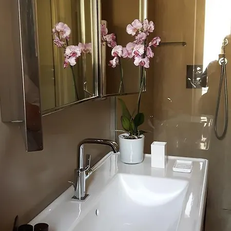 Bronzino House 3* Mailand
