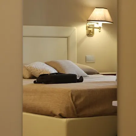 Alojamento de Acomodação e Pequeno-almoço Bronzino House 4*